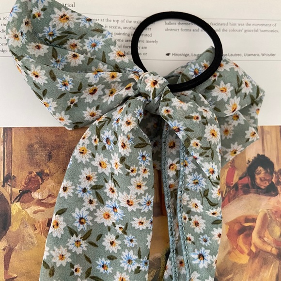 💕LAST ONE Chic Daisy Hair Tie Scrunchies - Picture 2 of 4